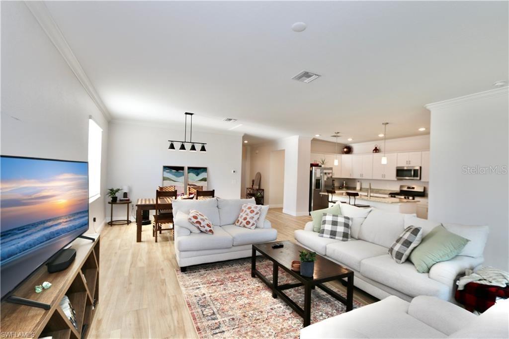 Image 4 of 37 For 17876 Woodland Court