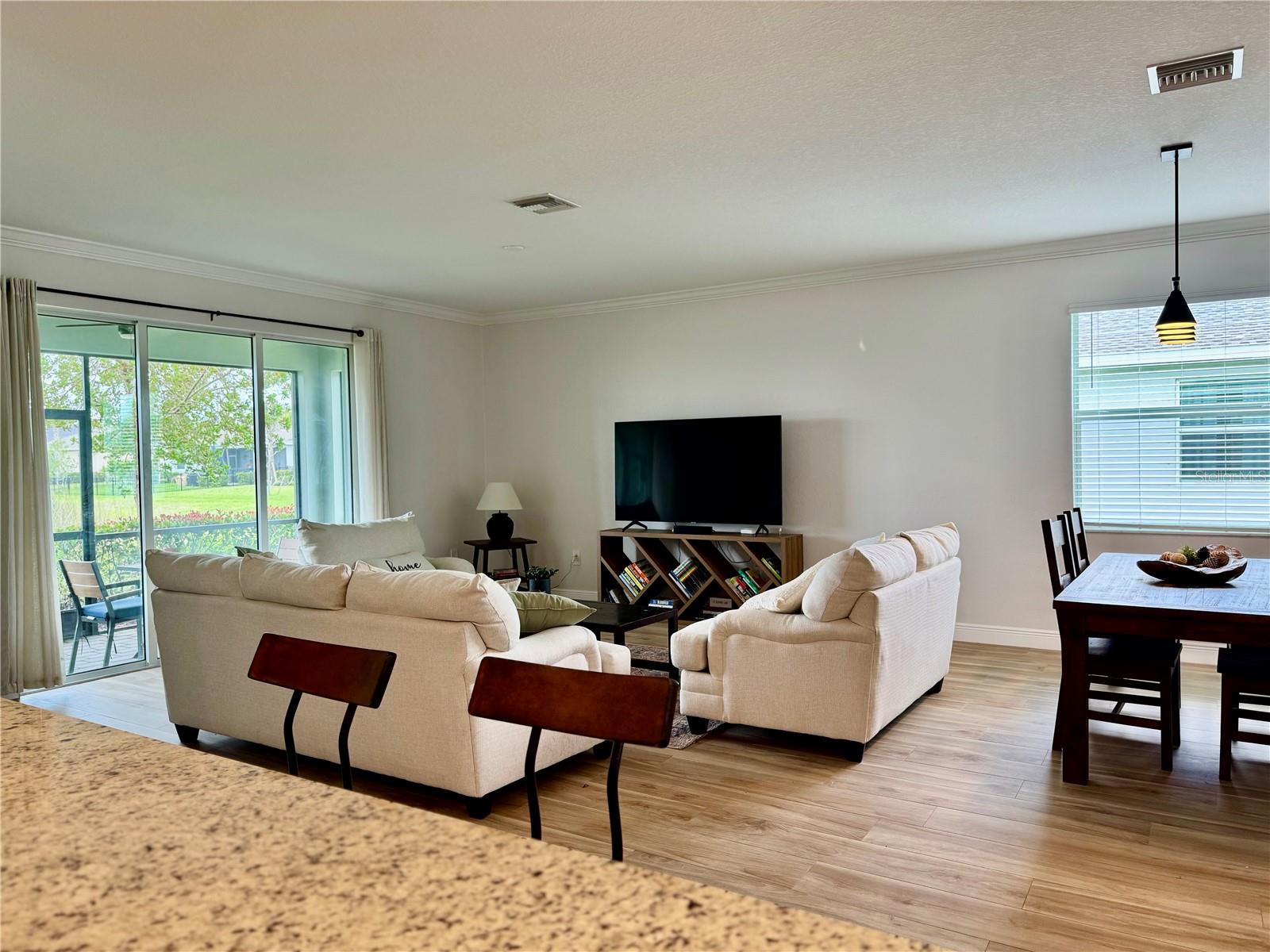 Image 5 of 37 For 17876 Woodland Court