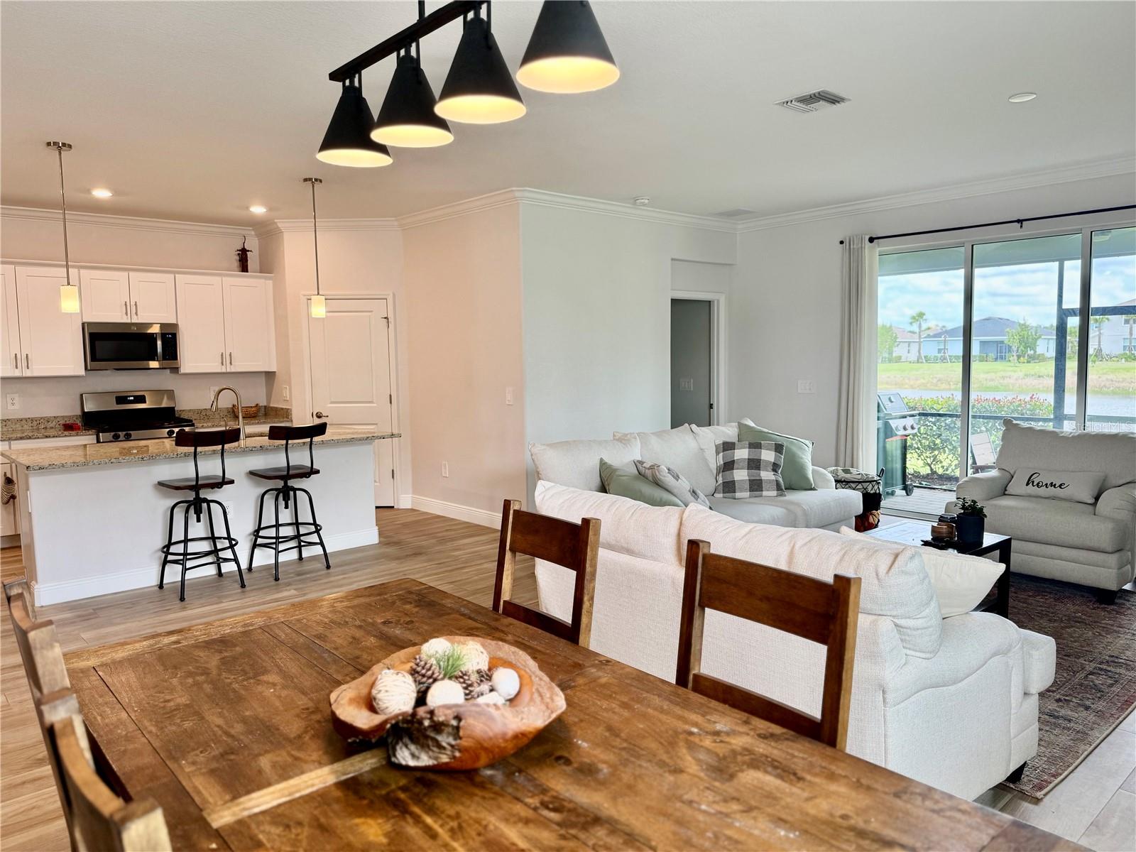 Image 6 of 37 For 17876 Woodland Court