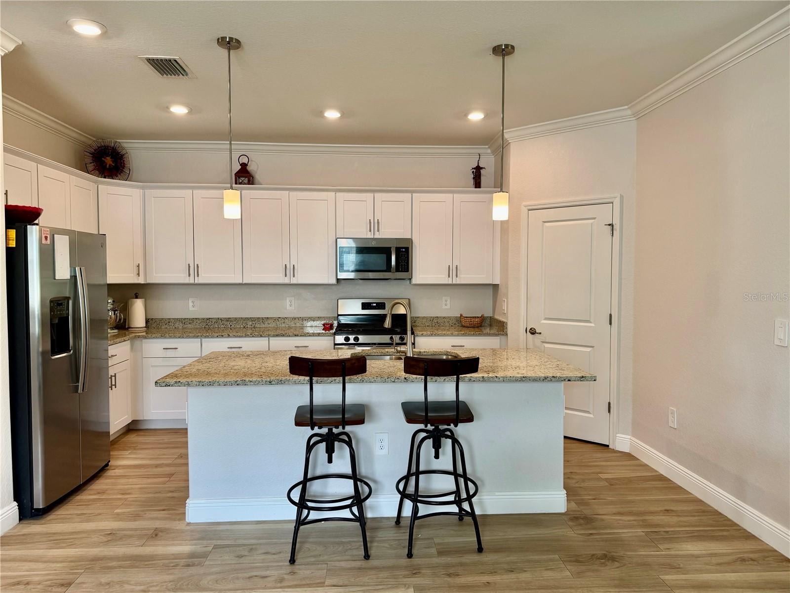 Image 8 of 37 For 17876 Woodland Court