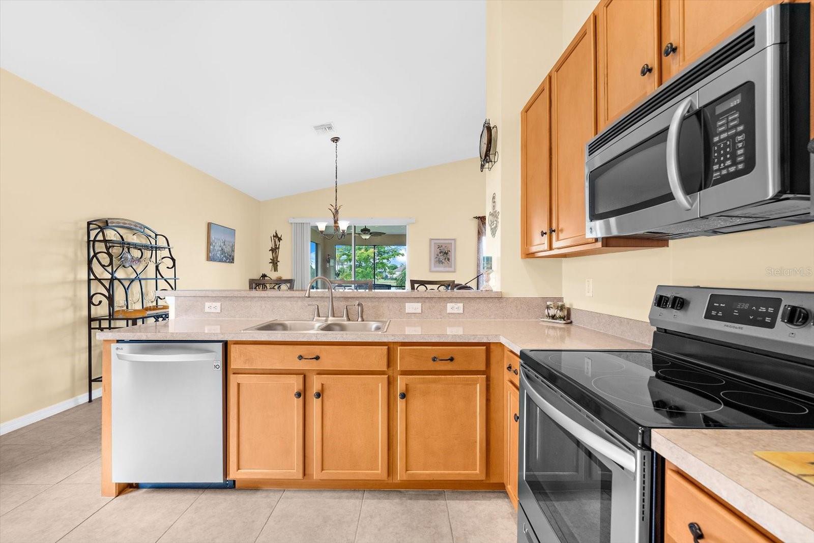 Image 21 of 74 For 24033 Canal Street