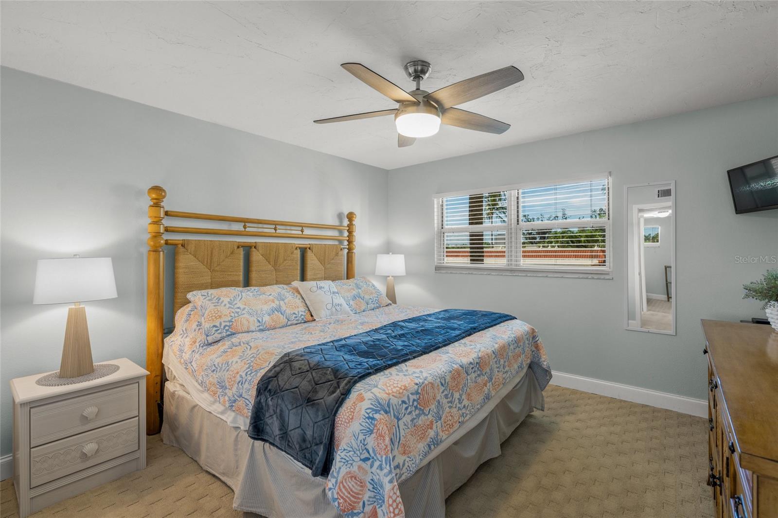 Image 20 of 85 For 915 Beach Road 215