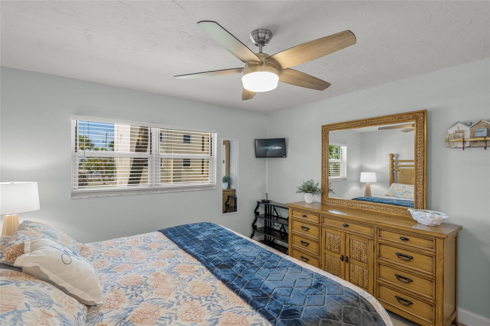 Image 22 of 85 For 915 Beach Road 215