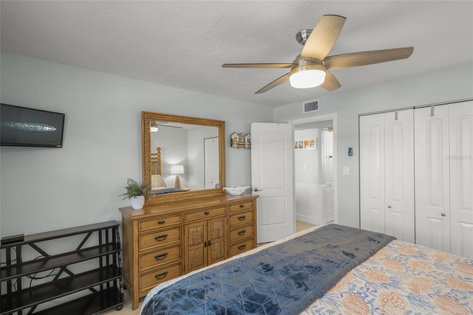 Image 23 of 85 For 915 Beach Road 215