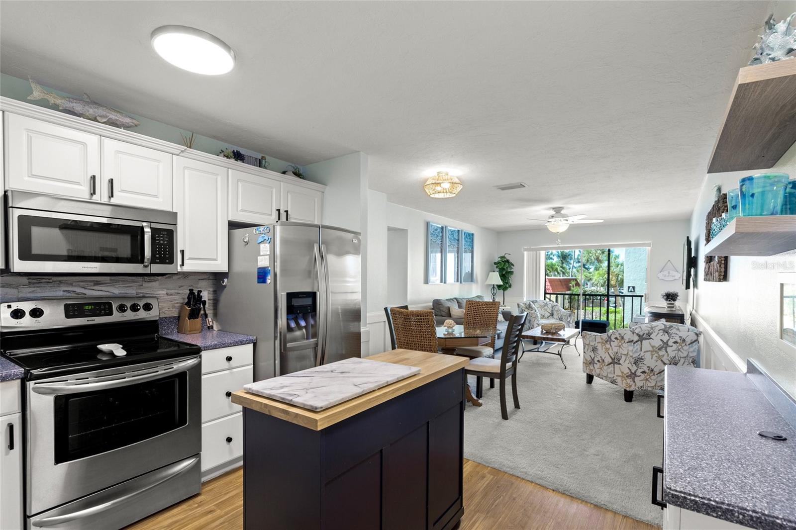 Image 3 of 85 For 915 Beach Road 215