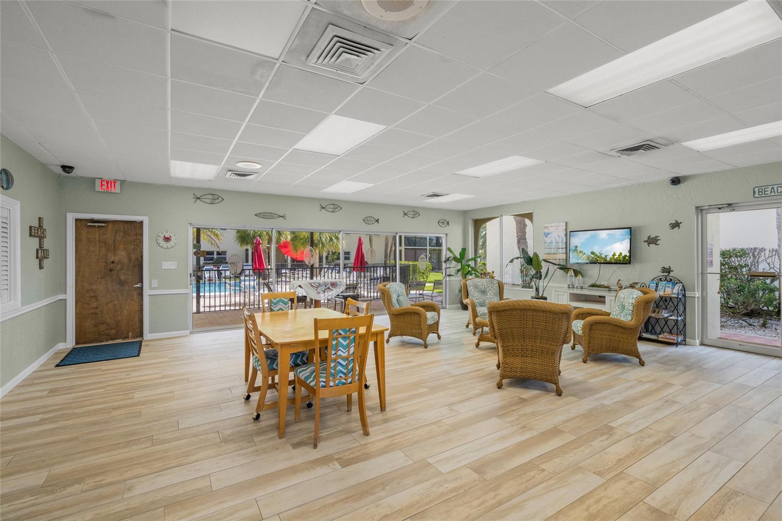 Image 32 of 85 For 915 Beach Road 215