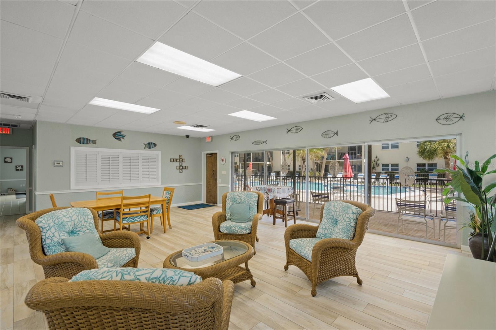 Image 36 of 85 For 915 Beach Road 215