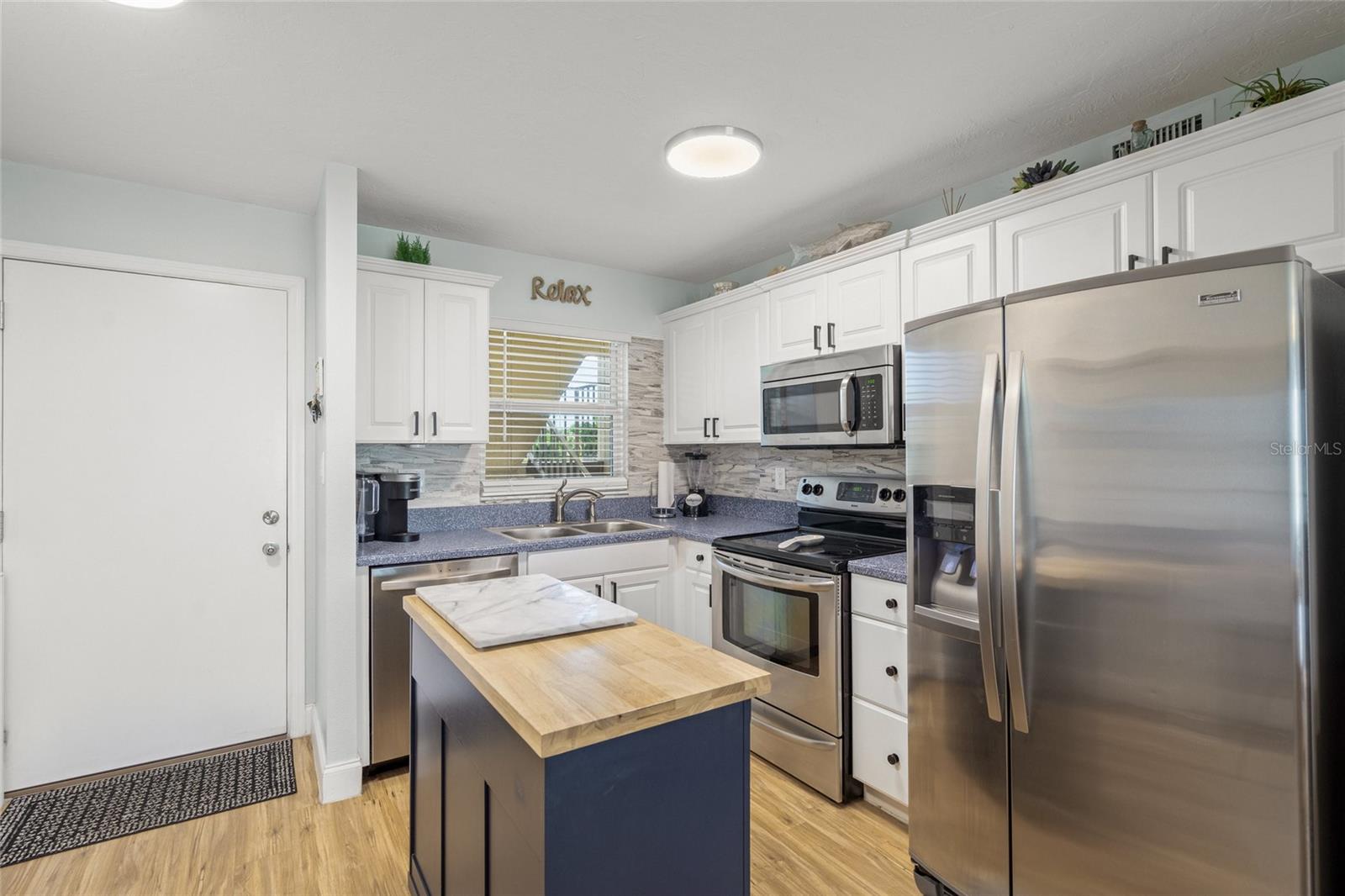 Image 4 of 85 For 915 Beach Road 215