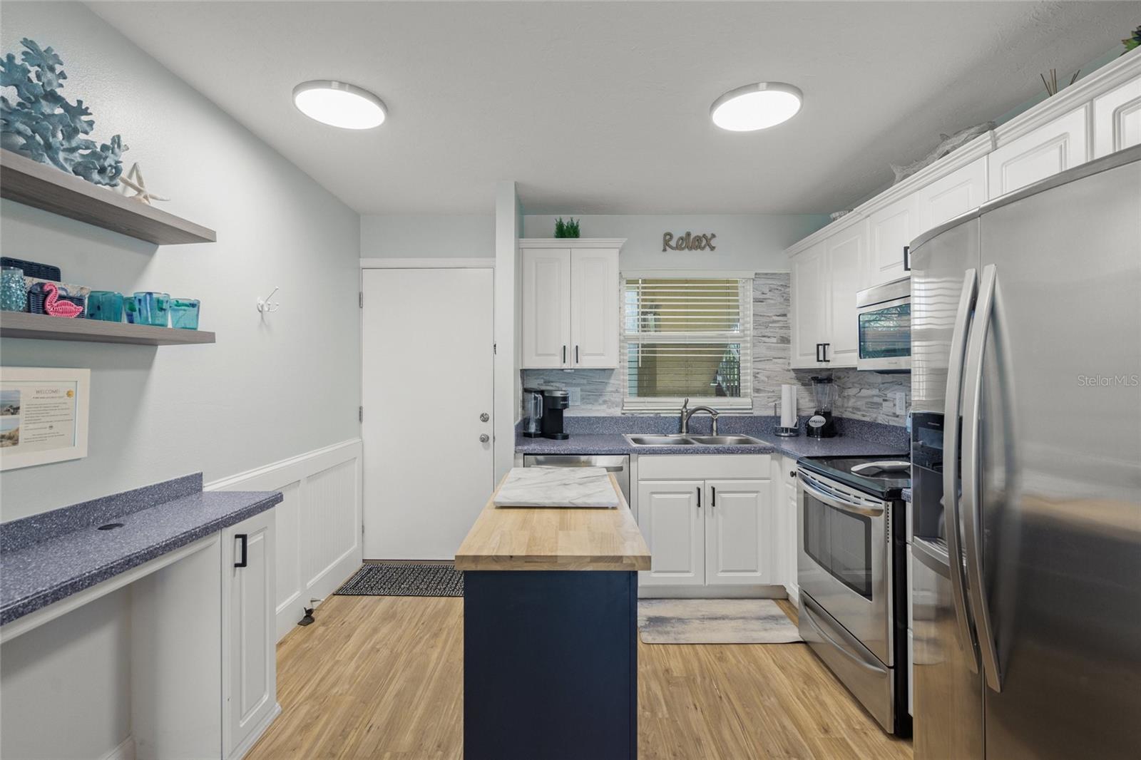 Image 5 of 85 For 915 Beach Road 215