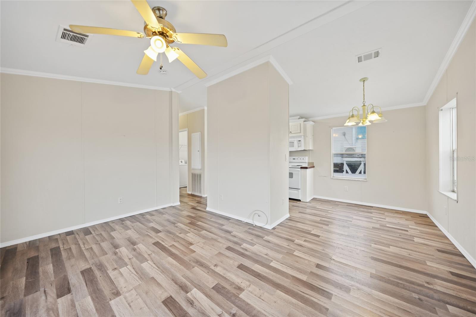 Image 7 of 29 For 3018 Bayberry Avenue