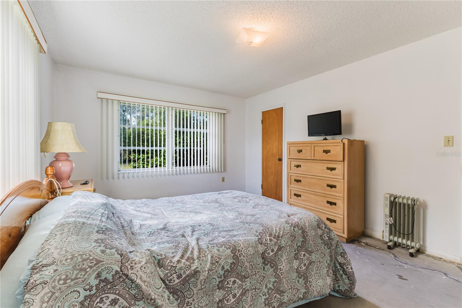 Image 16 of 33 For 27307 Chinquapin Drive