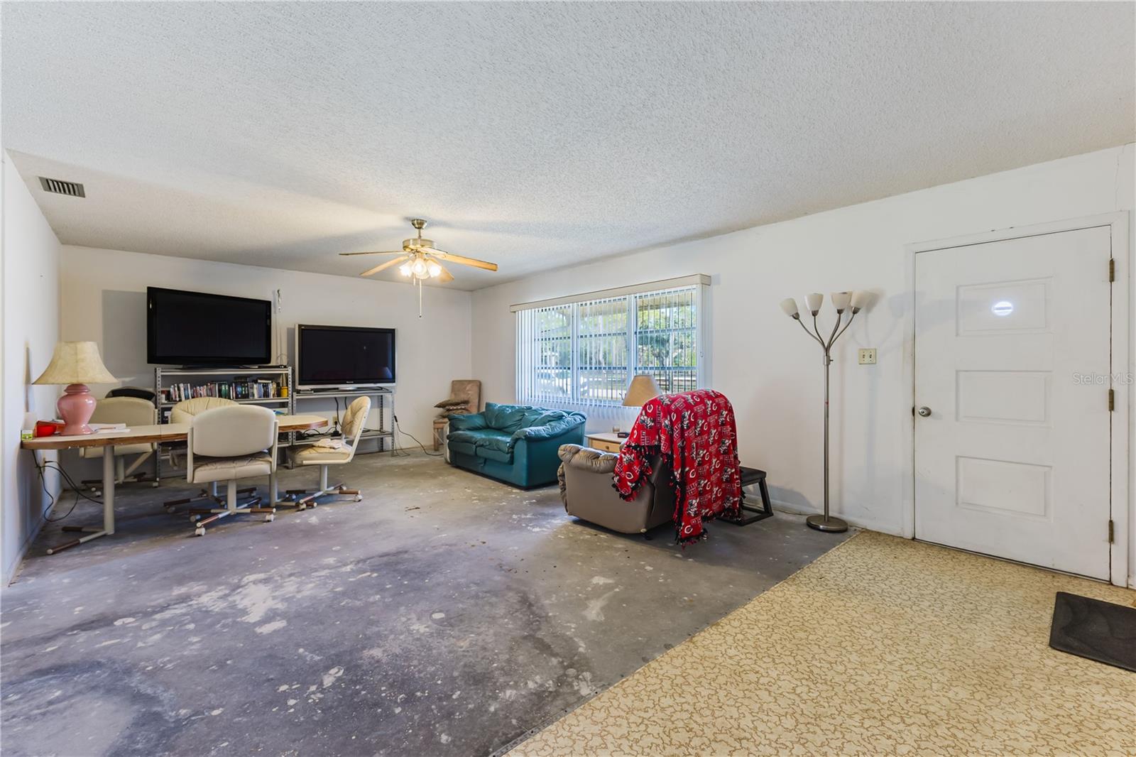 Image 7 of 33 For 27307 Chinquapin Drive