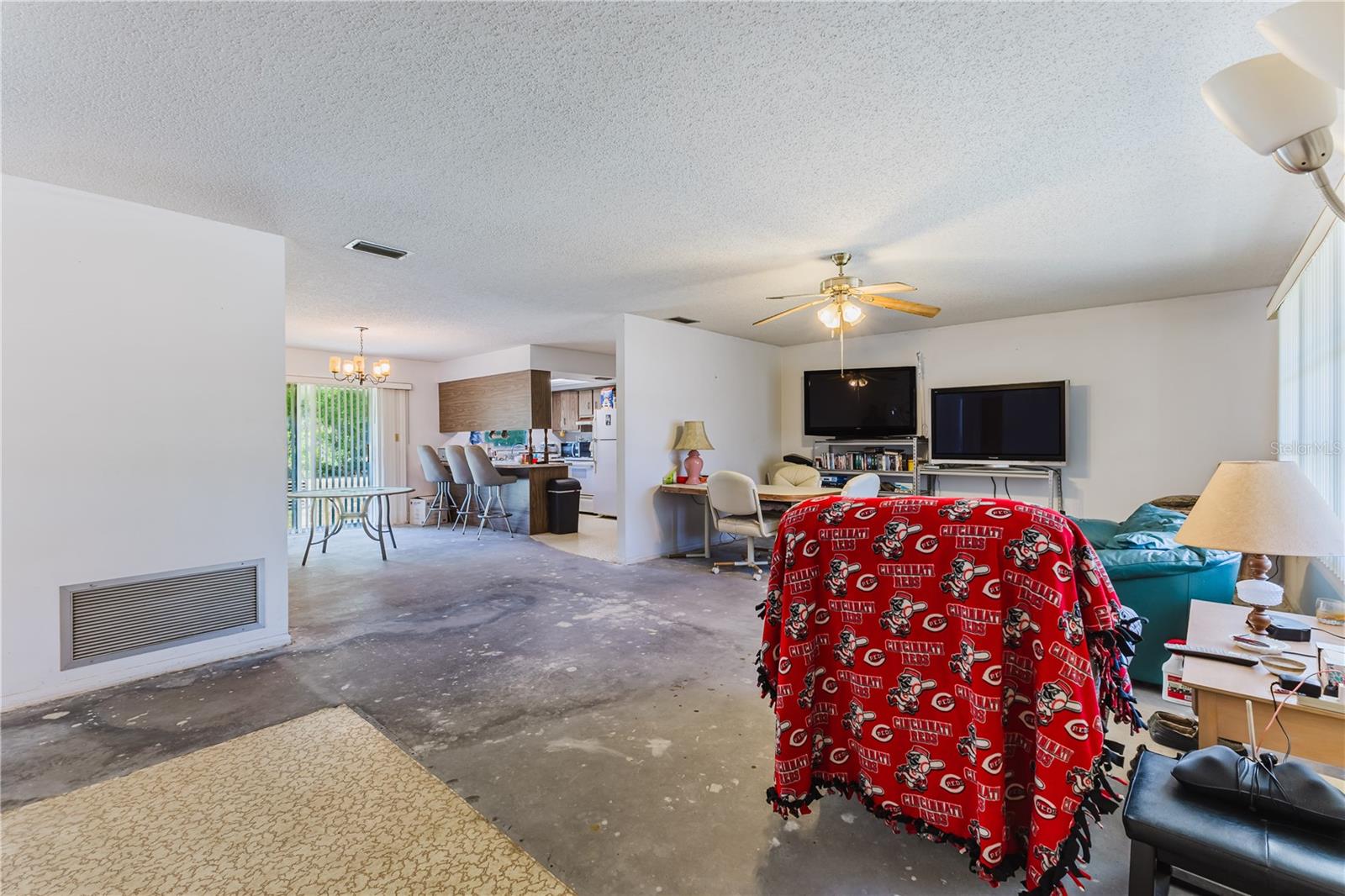 Image 8 of 33 For 27307 Chinquapin Drive