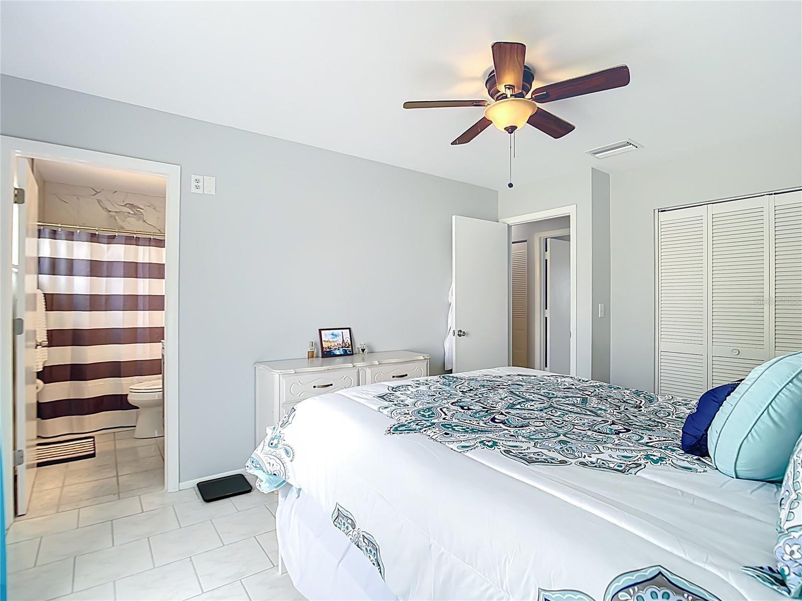 Image 12 of 33 For 6786 Carovel Avenue