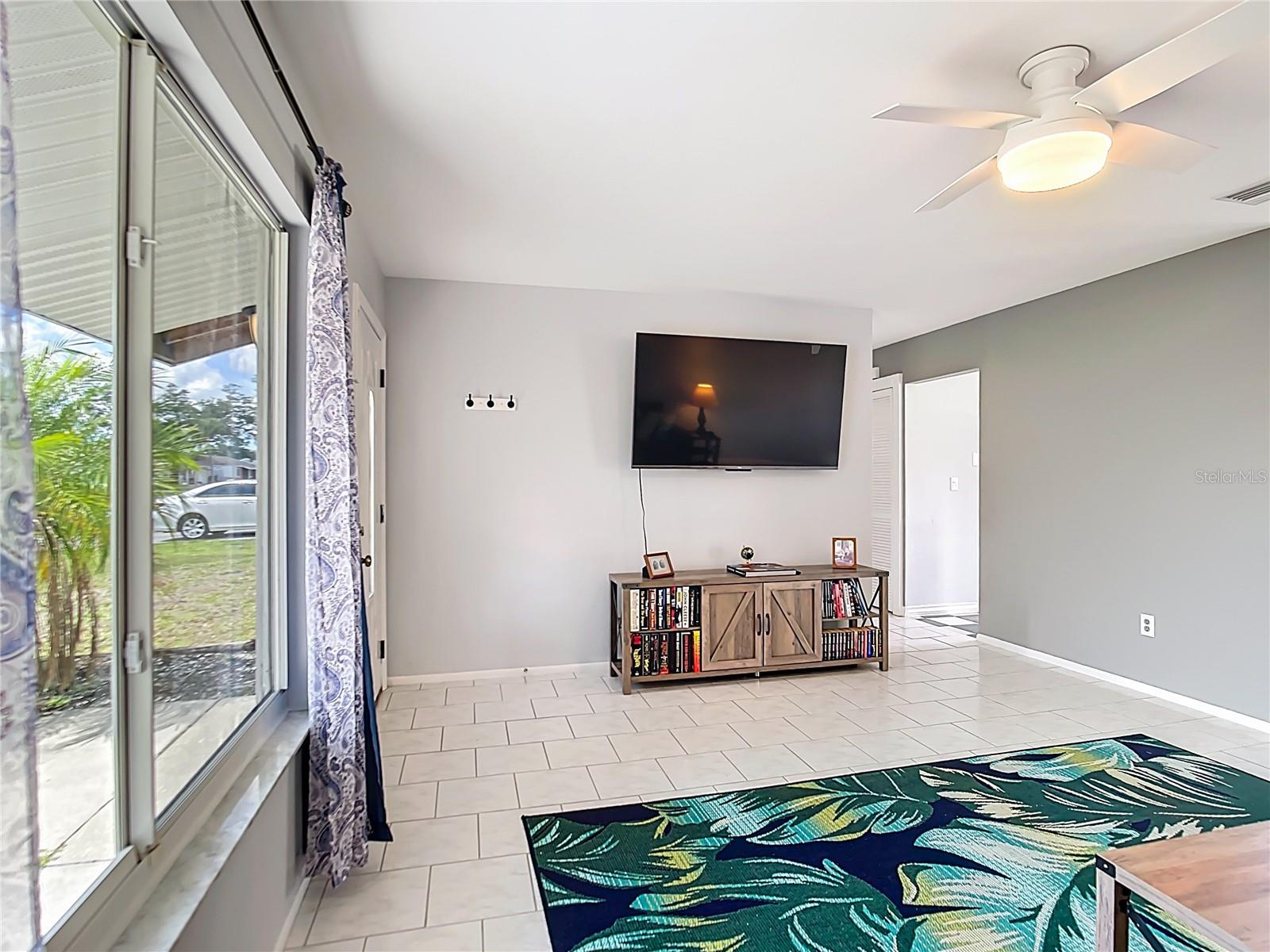 Image 4 of 33 For 6786 Carovel Avenue