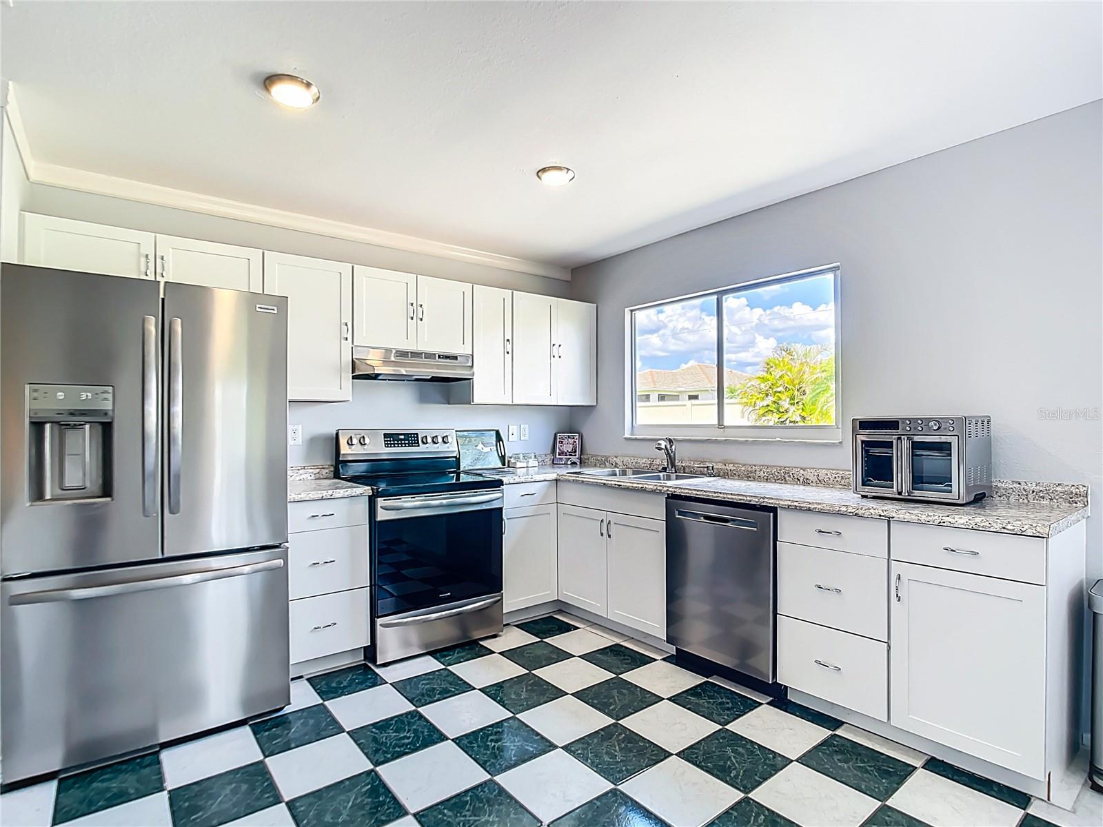 Image 6 of 33 For 6786 Carovel Avenue