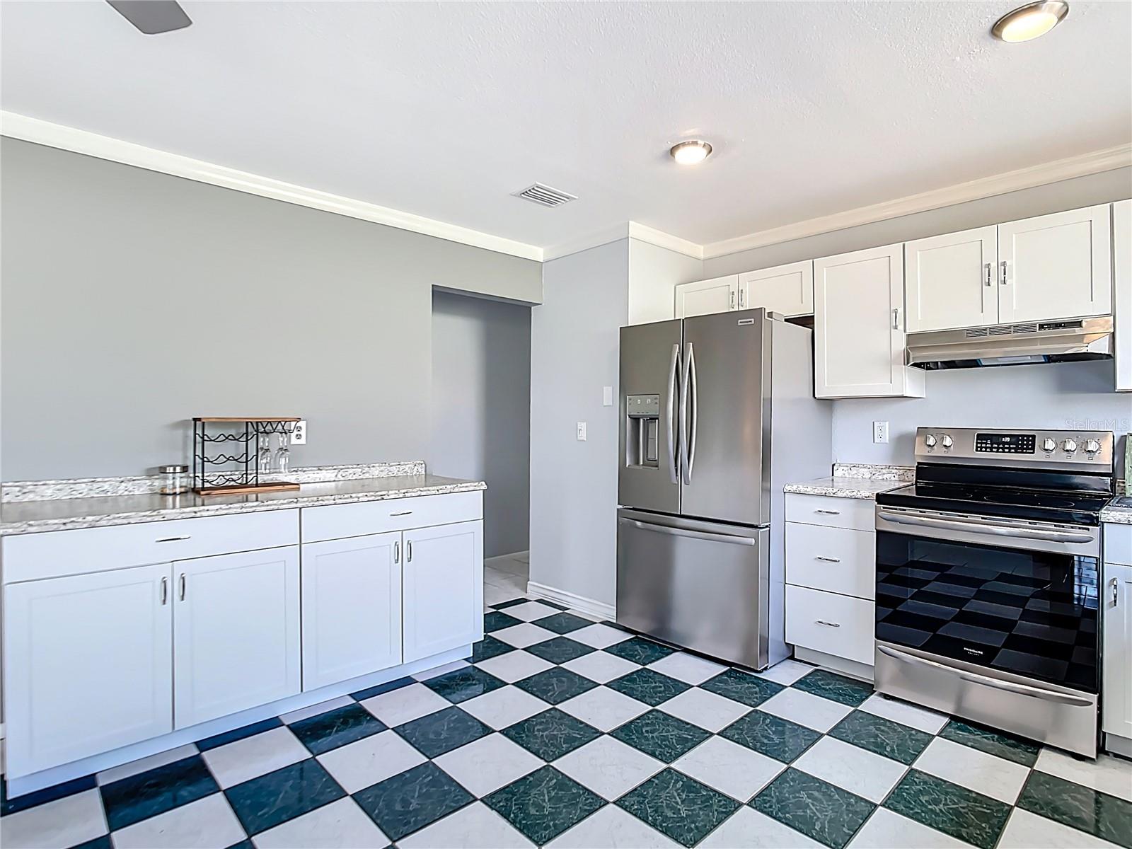 Image 7 of 33 For 6786 Carovel Avenue