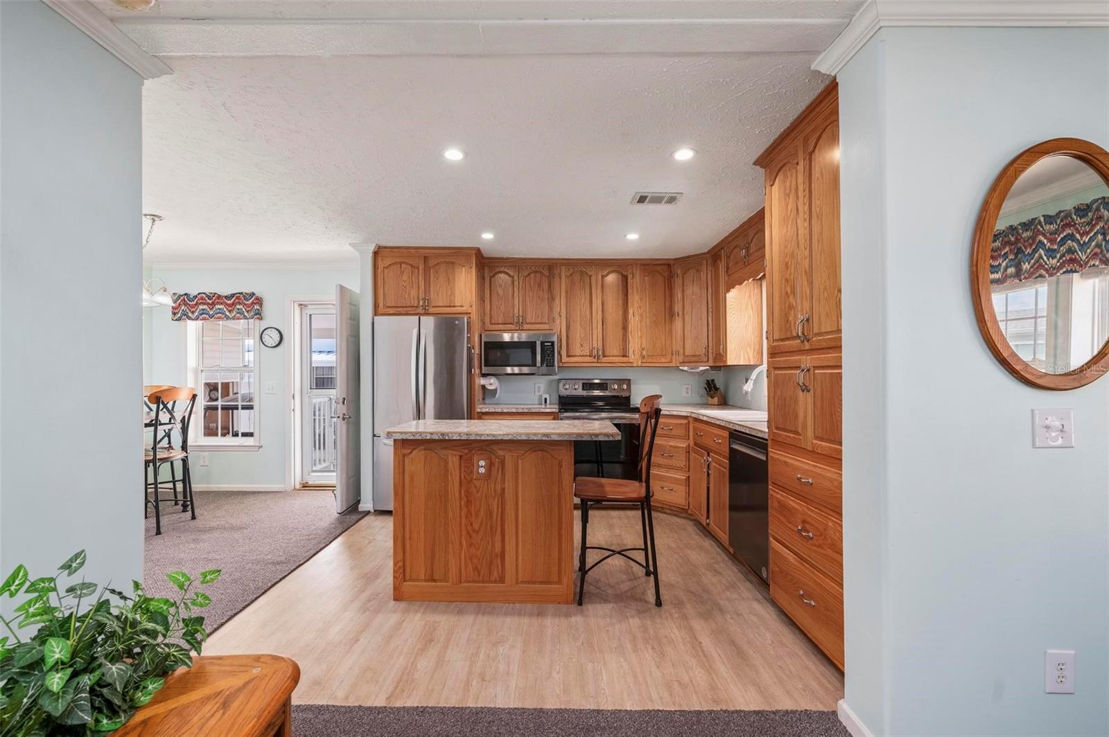 Image 10 of 66 For 1000 Kings Highway 175