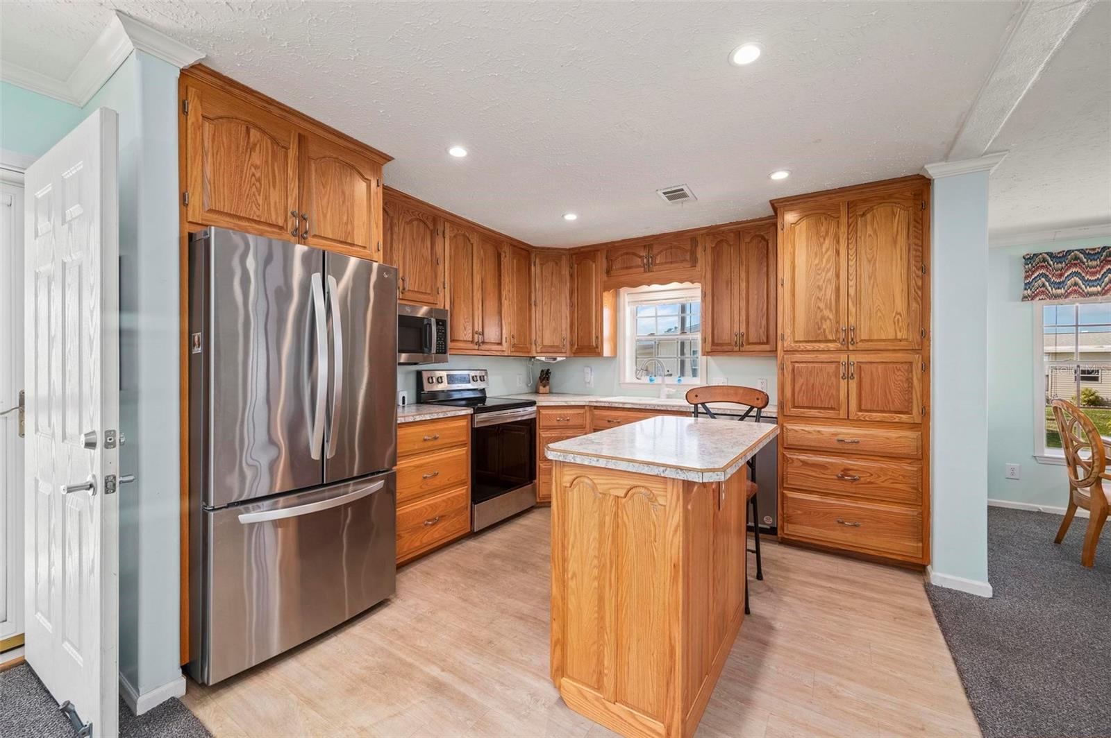 Image 7 of 66 For 1000 Kings Highway 175