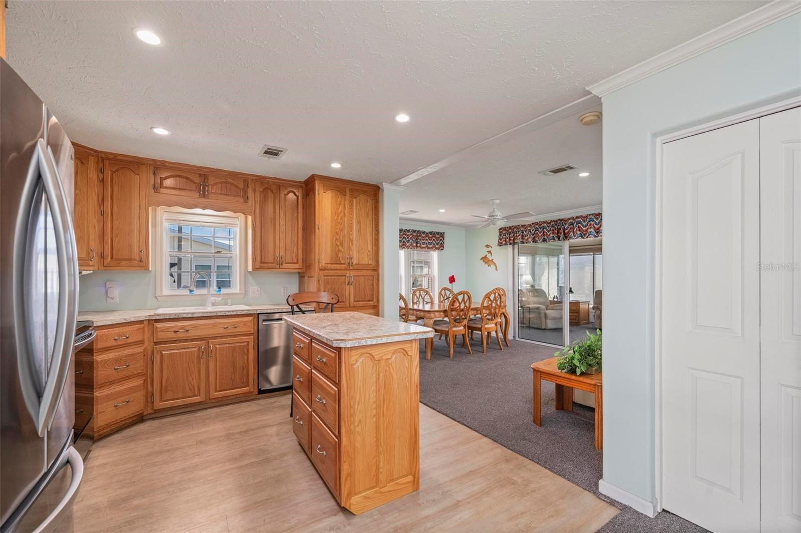 Image 8 of 66 For 1000 Kings Highway 175