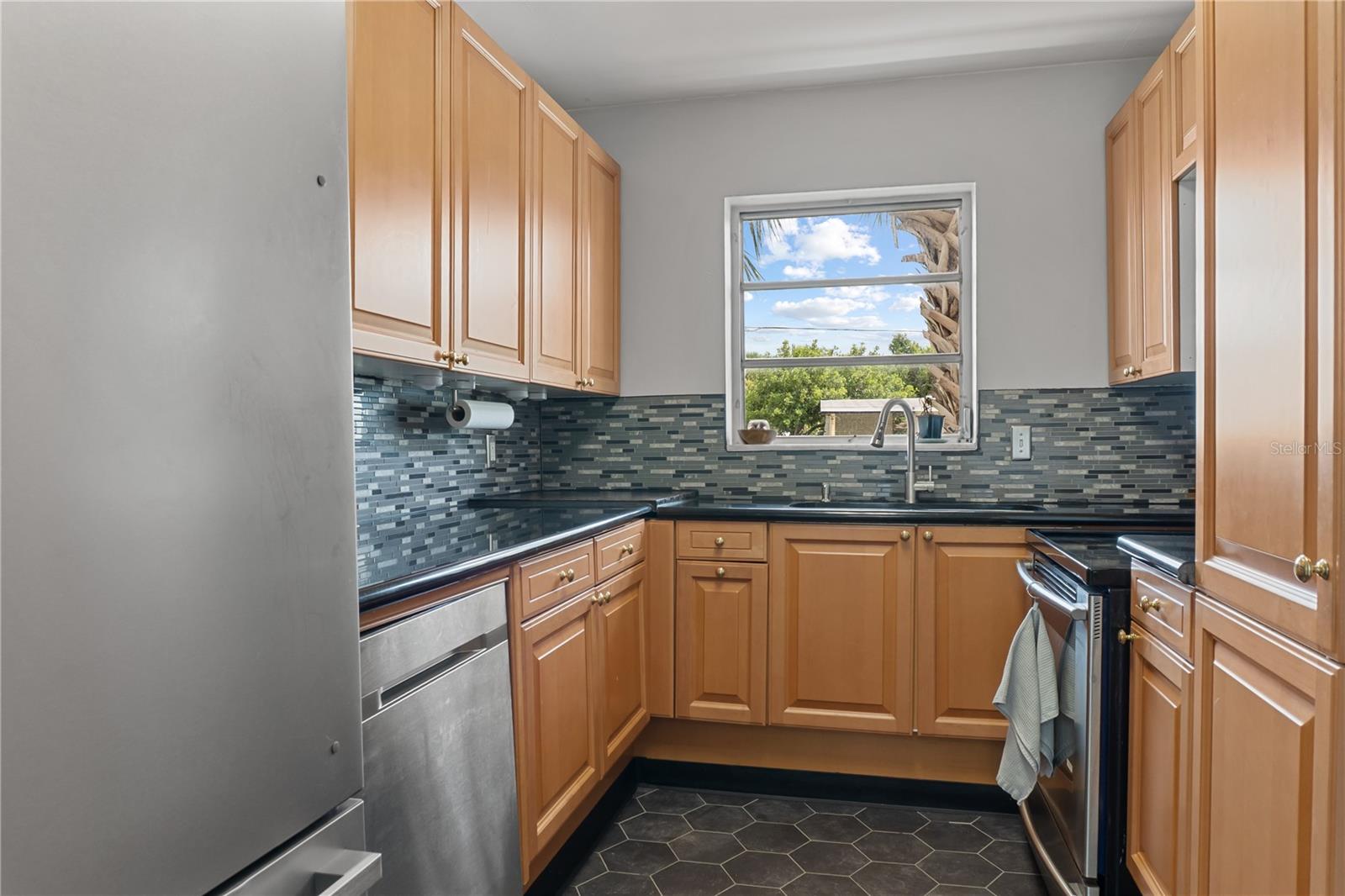 Image 13 of 37 For 22370 Catherine Avenue