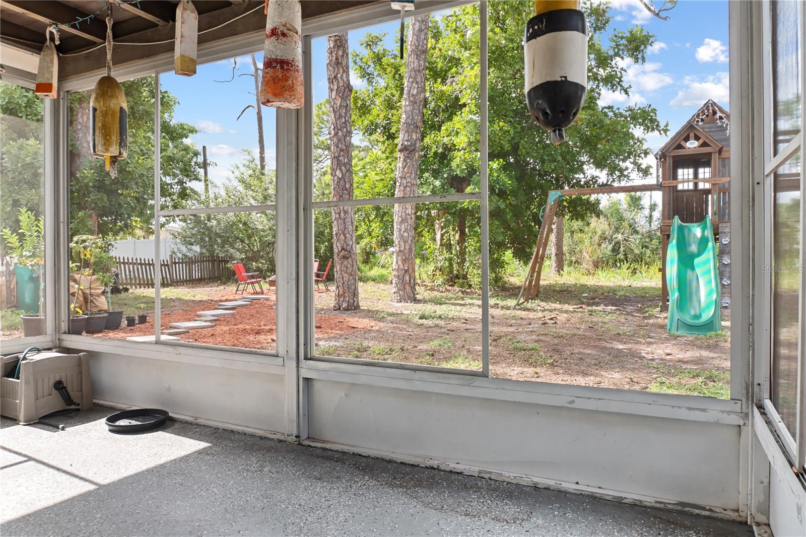 Image 18 of 37 For 22370 Catherine Avenue