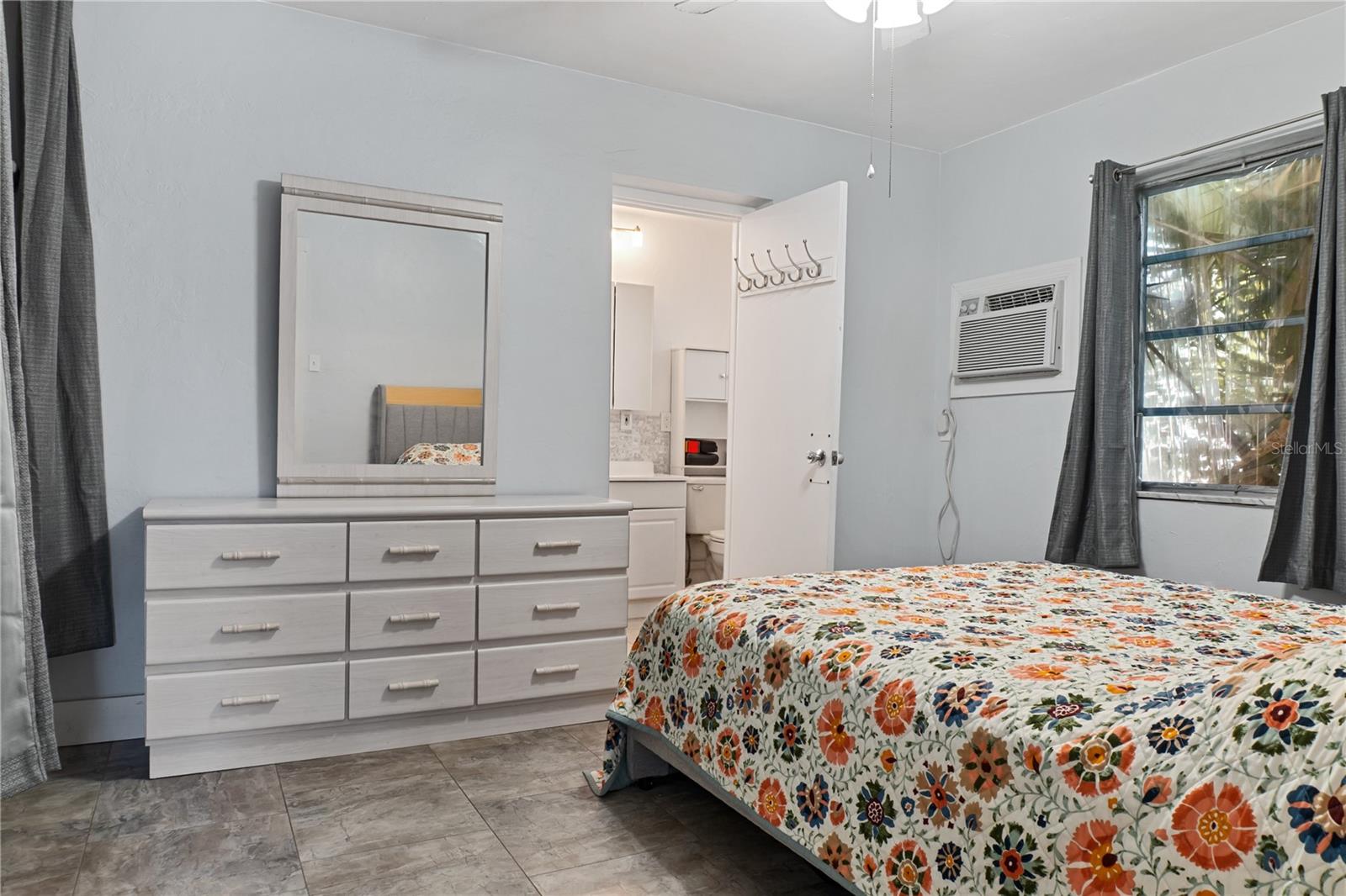 Image 19 of 37 For 22370 Catherine Avenue