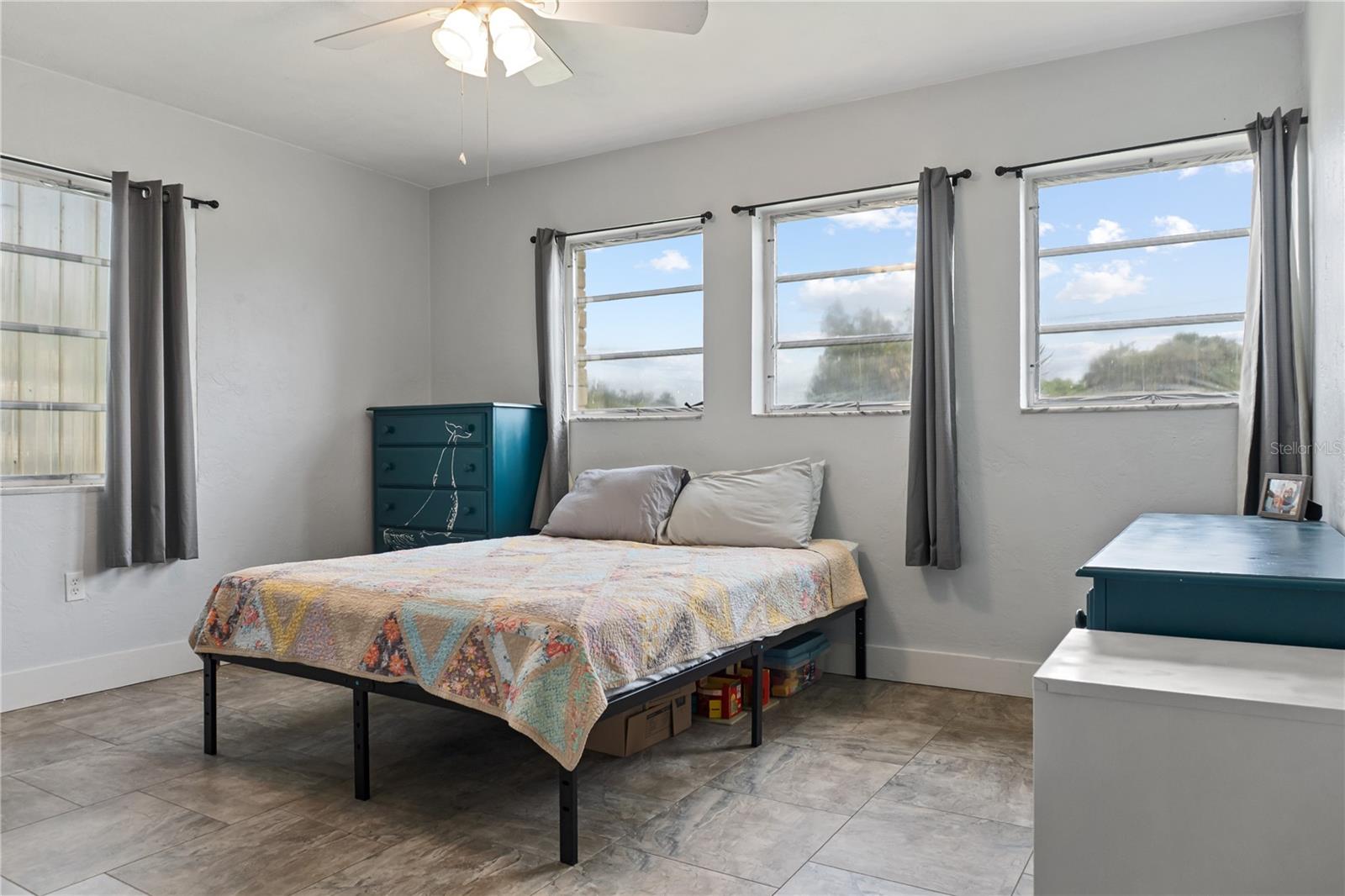 Image 23 of 37 For 22370 Catherine Avenue