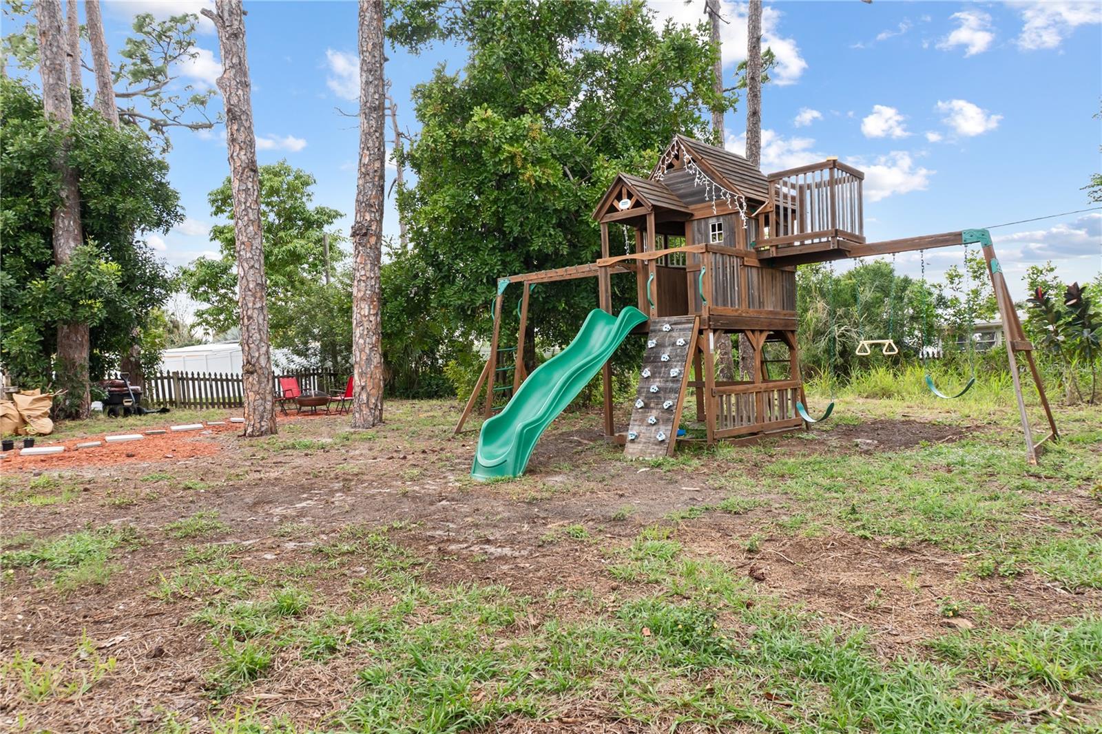 Image 27 of 37 For 22370 Catherine Avenue