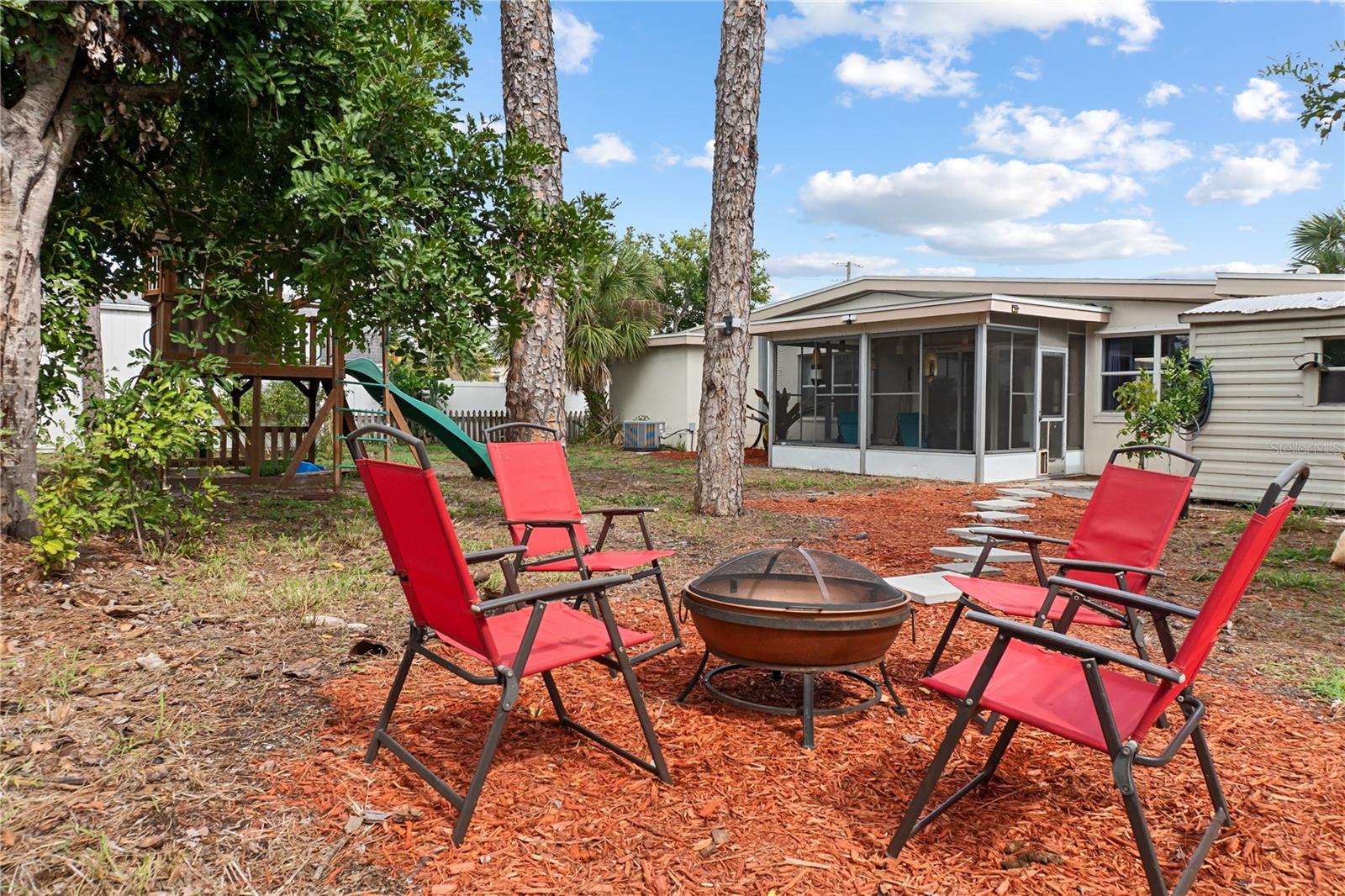 Image 4 of 37 For 22370 Catherine Avenue