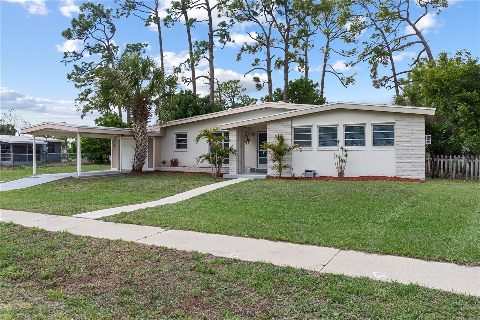 Image 6 of 37 For 22370 Catherine Avenue