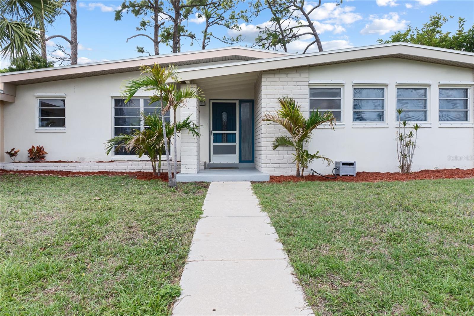 Image 7 of 37 For 22370 Catherine Avenue