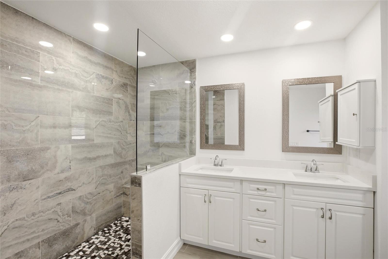 Image 15 of 39 For 176 Waterway Drive Nw