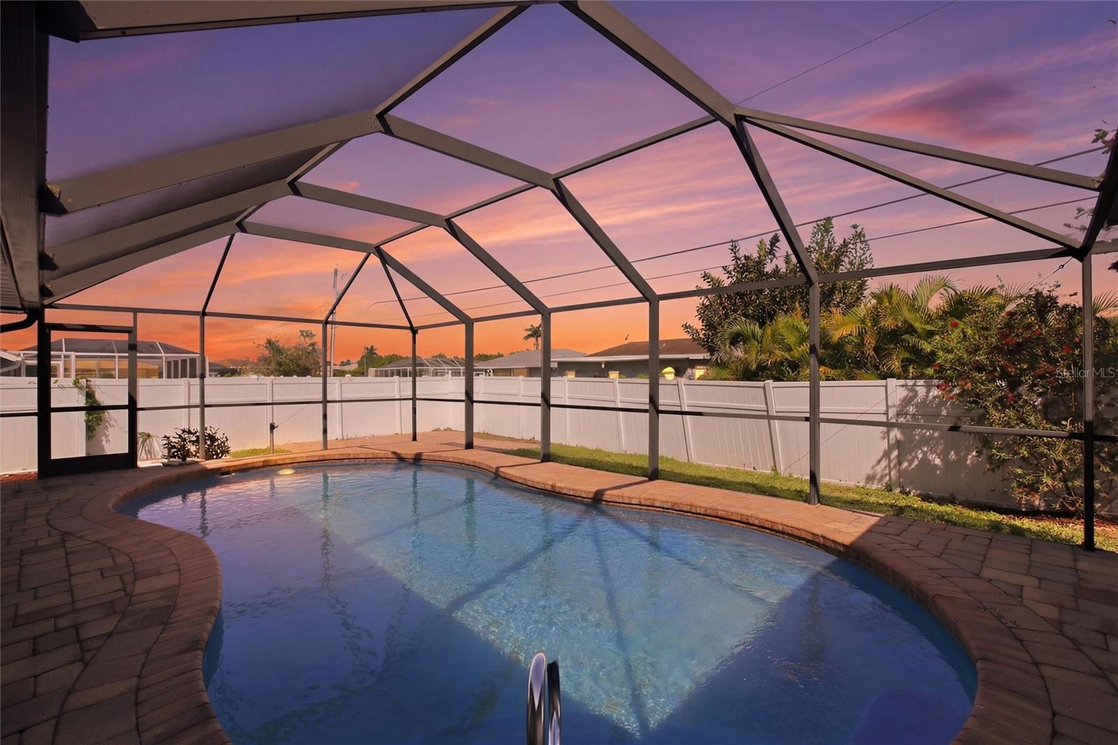 Image 2 of 39 For 176 Waterway Drive Nw