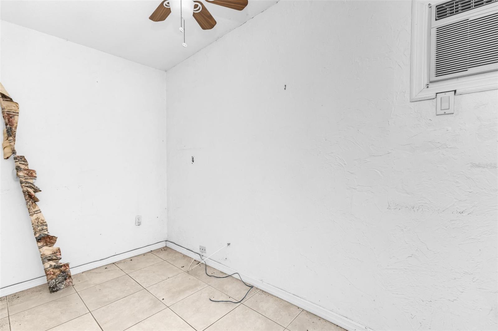Image 29 of 60 For 23220 Rountree Avenue