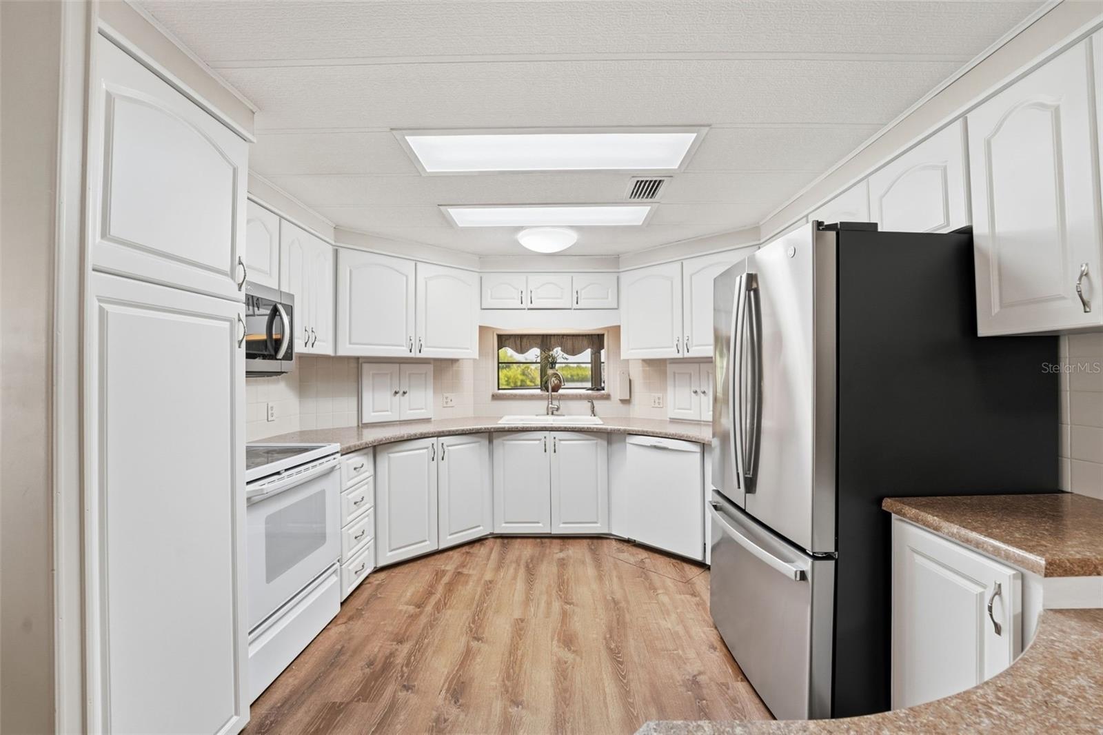 Image 21 of 83 For 130 Island Point Road