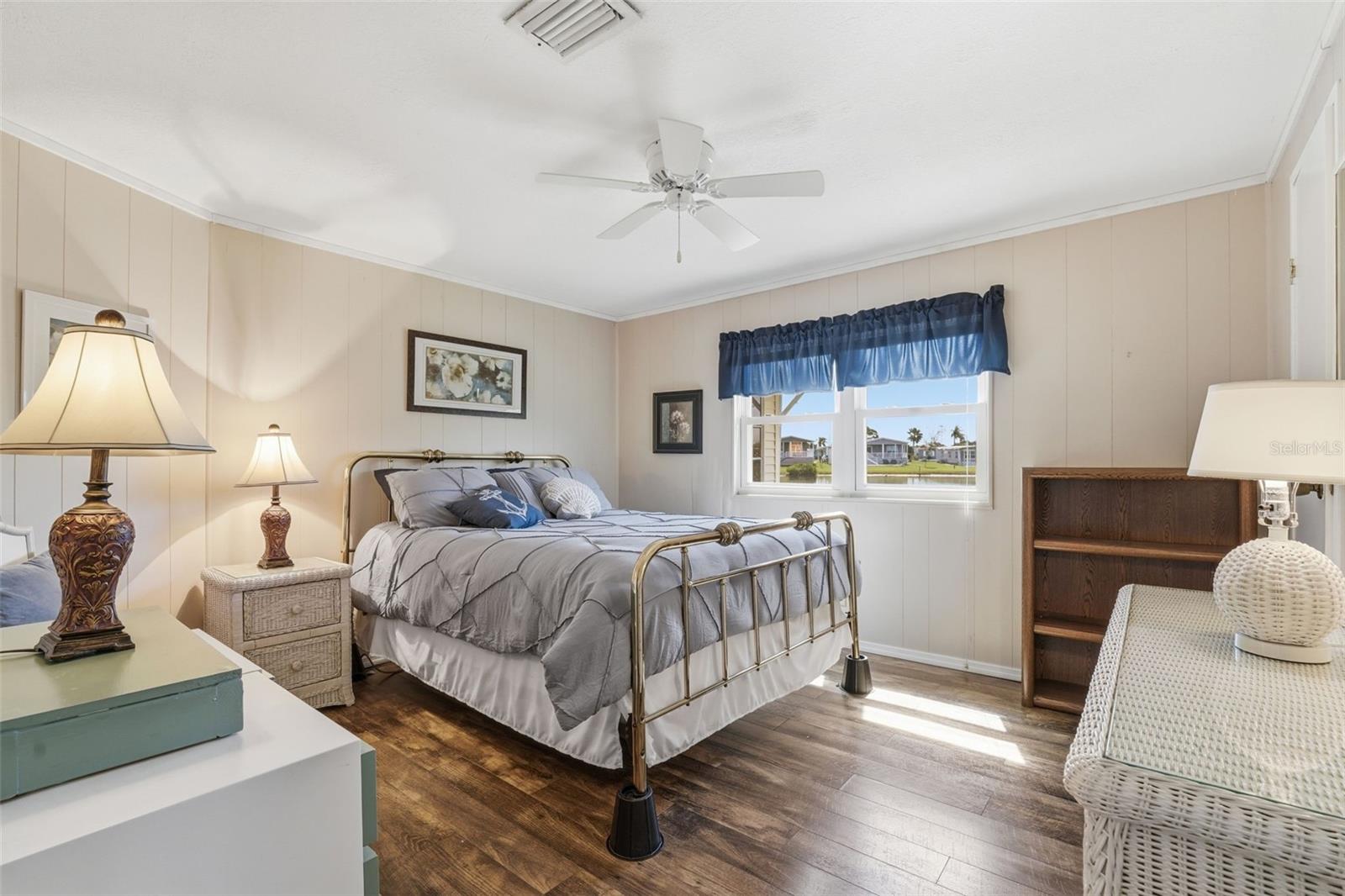 Image 29 of 83 For 130 Island Point Road