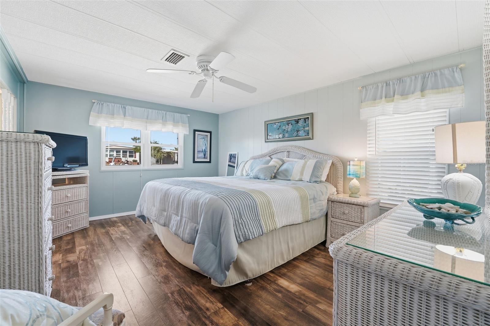 Image 33 of 83 For 130 Island Point Road