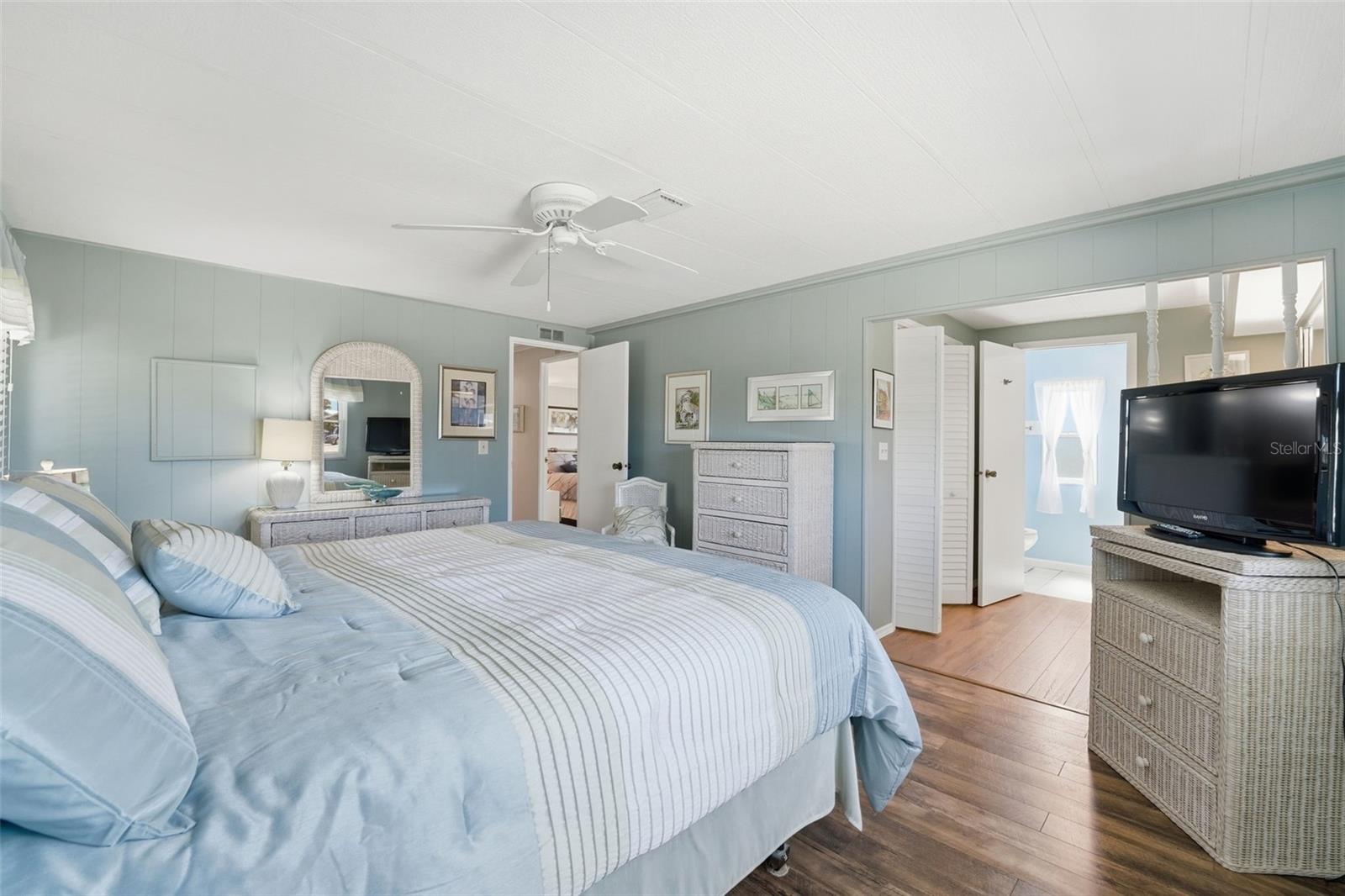 Image 34 of 83 For 130 Island Point Road