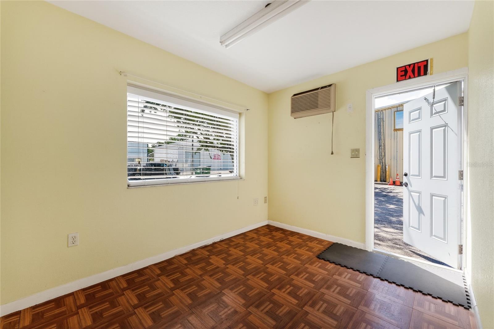 Image 19 of 38 For 4159 Electric Way