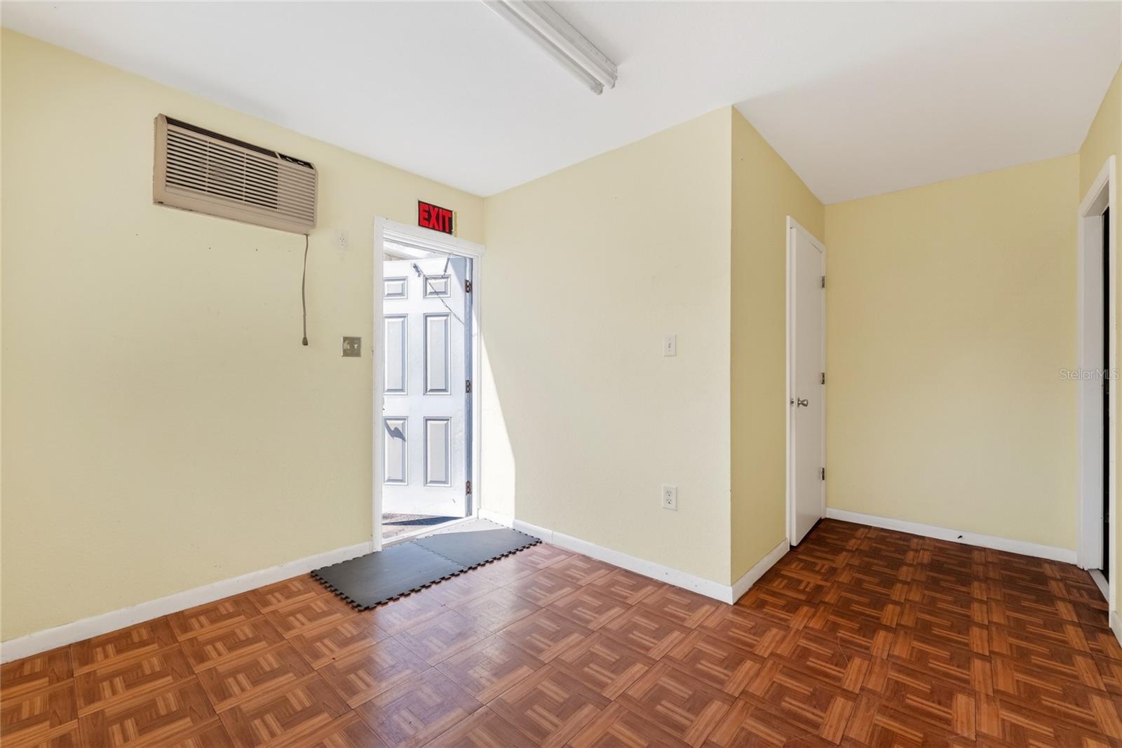 Image 20 of 38 For 4159 Electric Way