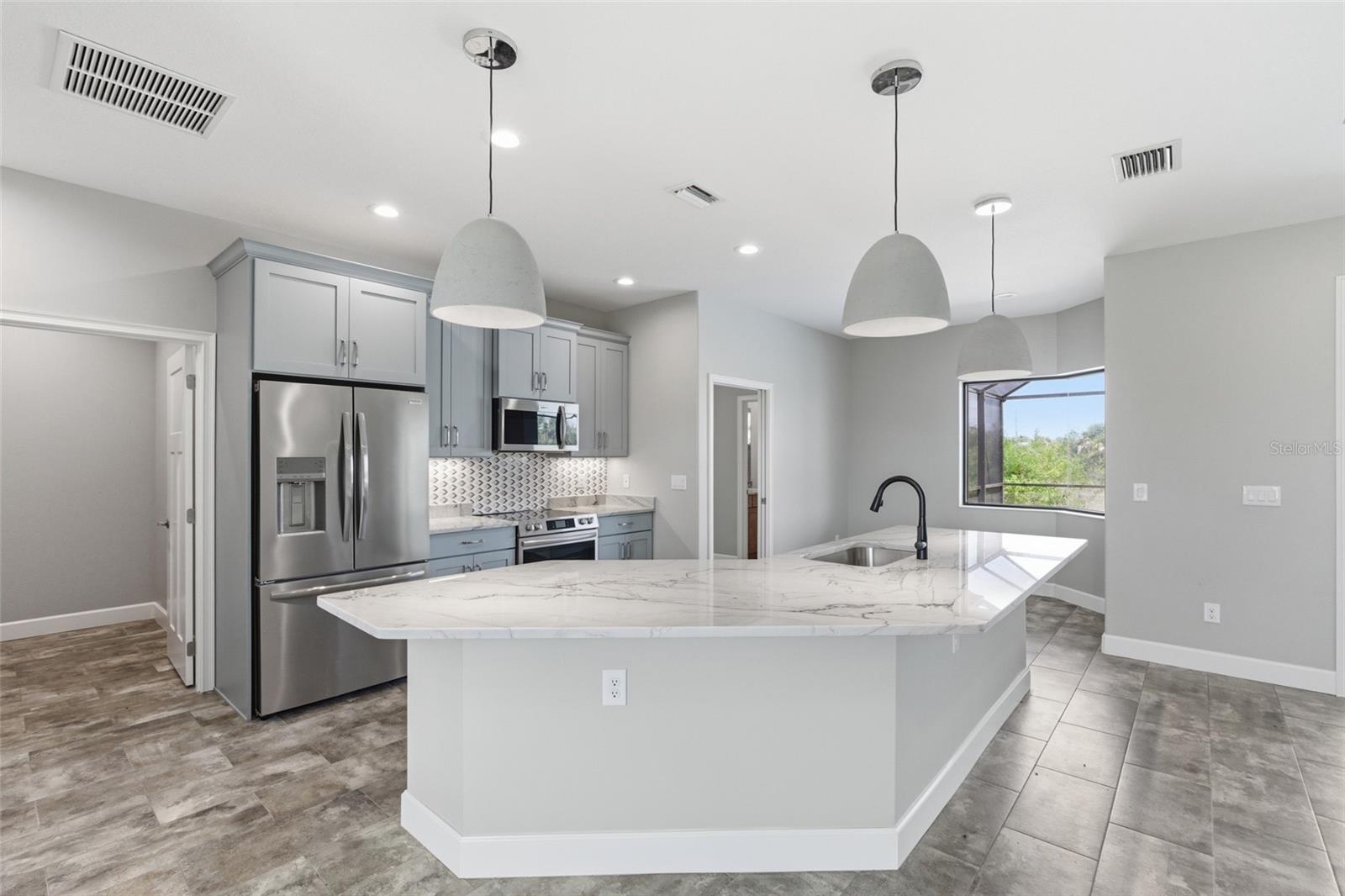 Image 10 of 37 For 14364 Appleton Boulevard