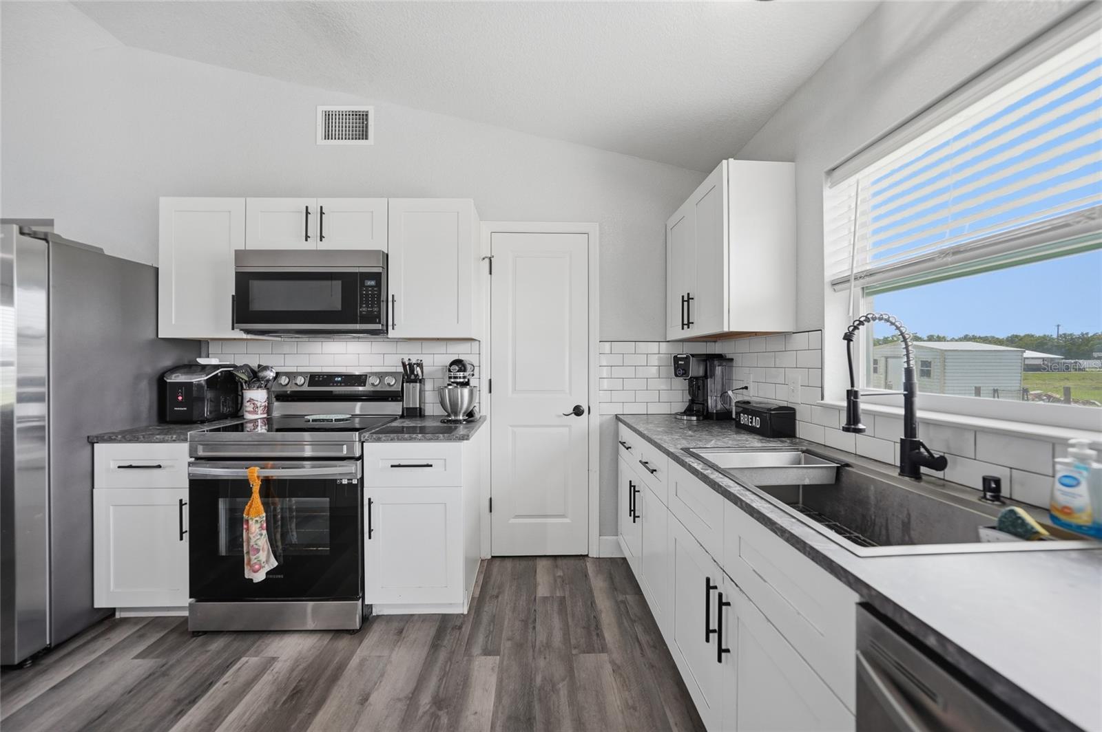 Image 10 of 29 For 1601 Sheila Drive