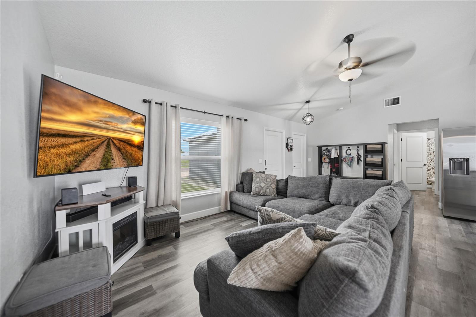 Image 4 of 29 For 1601 Sheila Drive