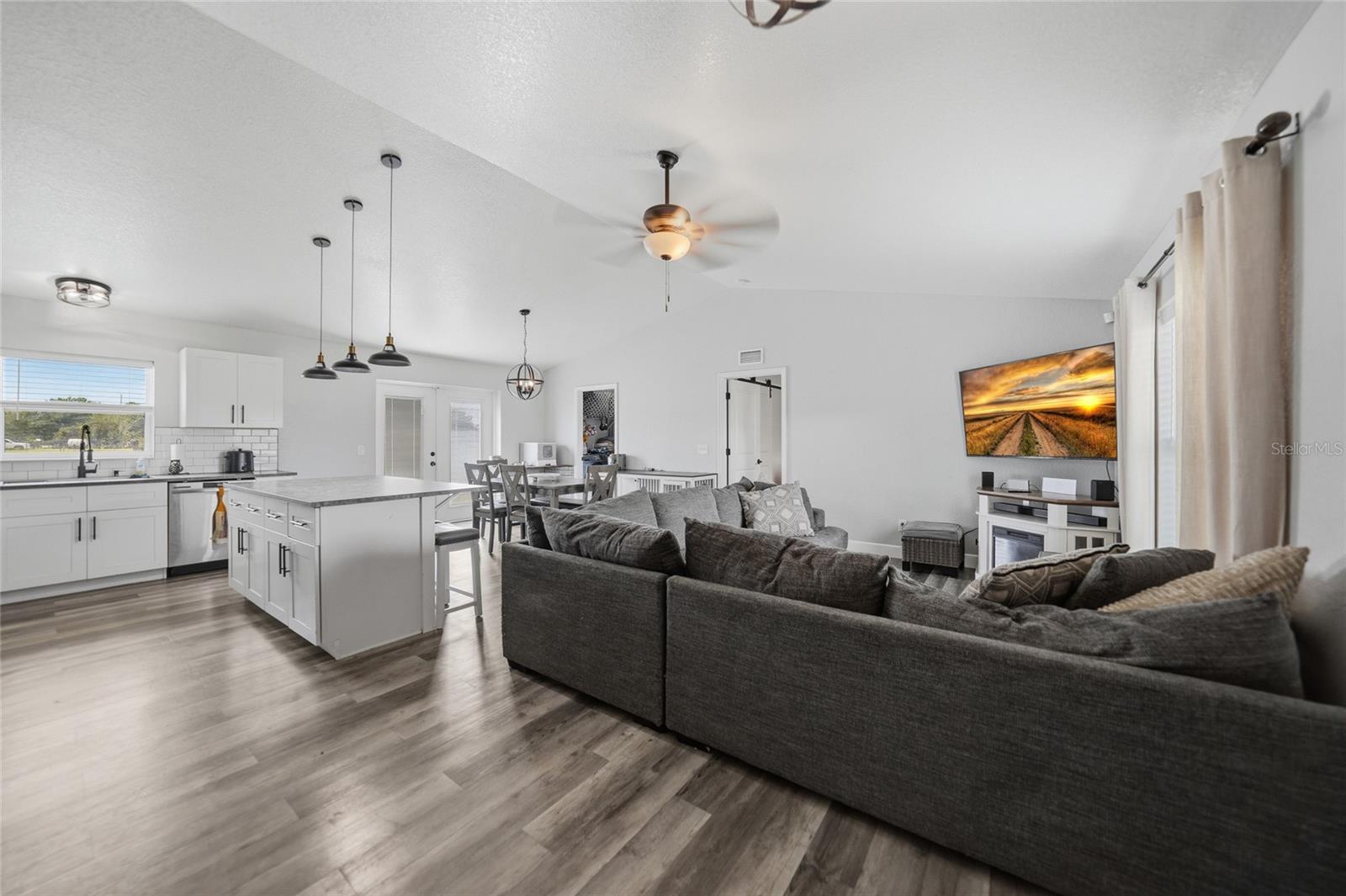 Image 5 of 29 For 1601 Sheila Drive