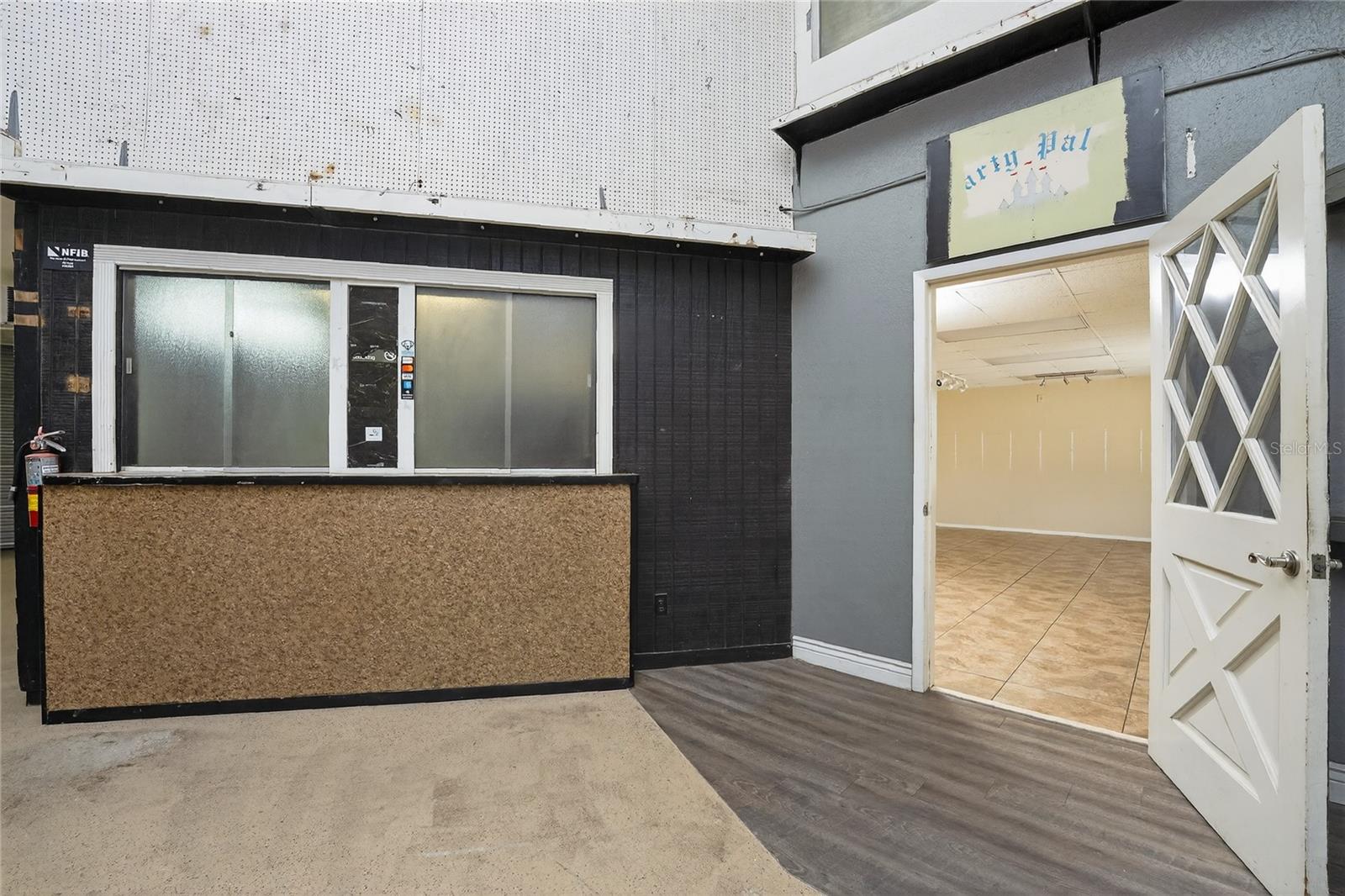 Image 11 of 35 For 4168 Electric Way