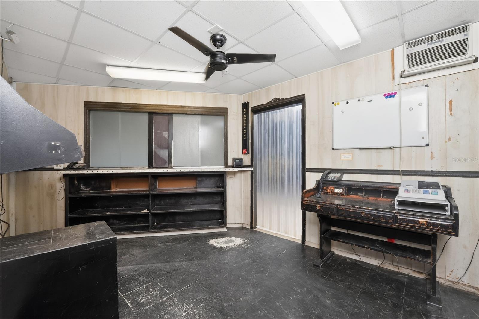 Image 15 of 35 For 4168 Electric Way