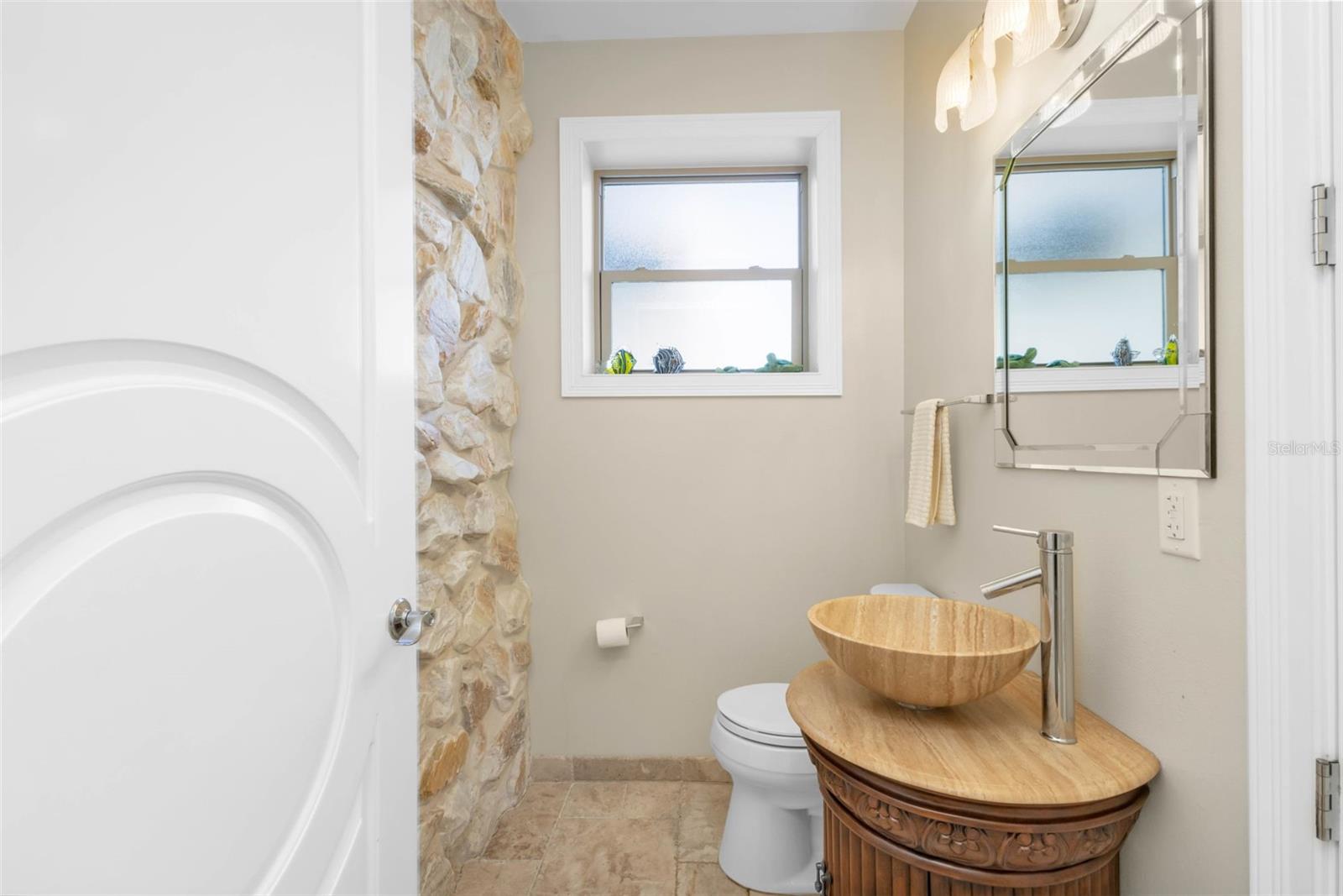 Image 15 of 52 For 44 Colony Point Drive