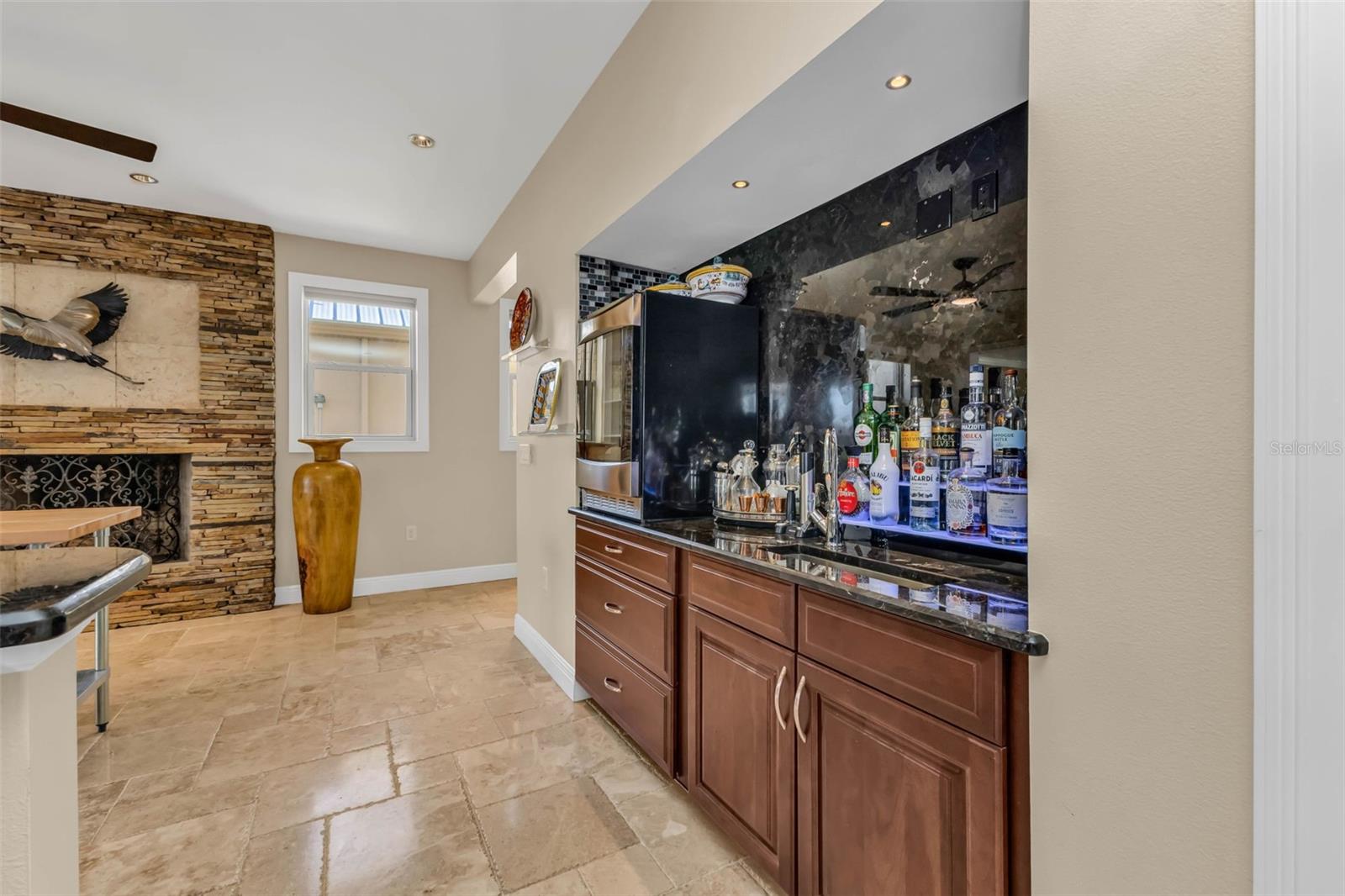 Image 18 of 52 For 44 Colony Point Drive