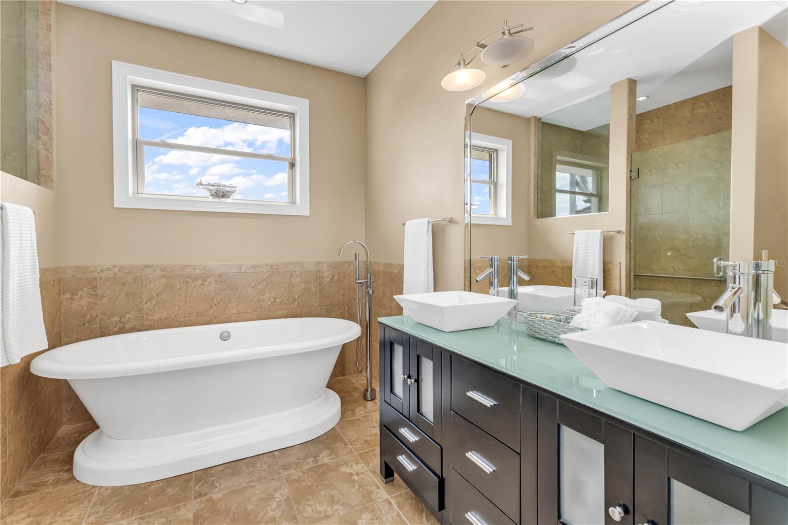 Image 34 of 52 For 44 Colony Point Drive